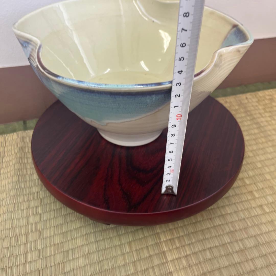 美濃焼琥山窯青白磁　模様　飾り壺　花瓶　花器　64