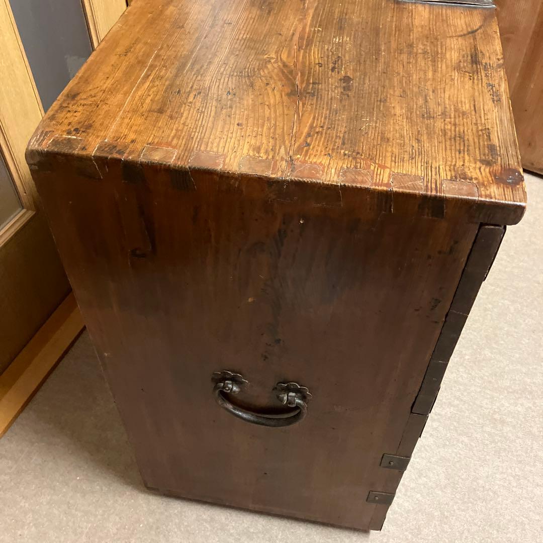 アンティークな李朝家具バンダジ（横幅８１㌢、奥行４３㌢、高さ７５㌢　錠前付き）