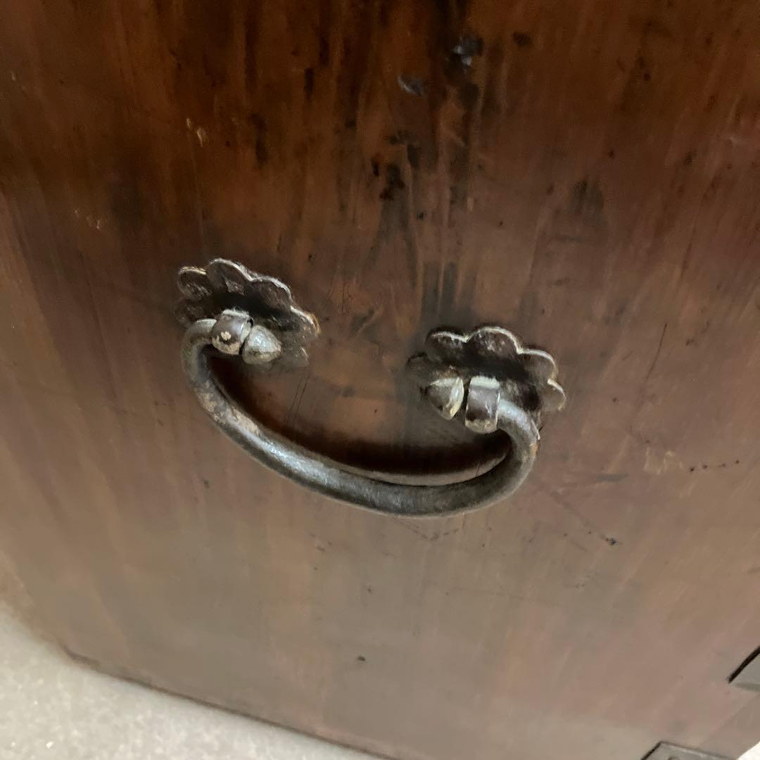 アンティークな李朝家具バンダジ（横幅８１㌢、奥行４３㌢、高さ７５㌢　錠前付き）