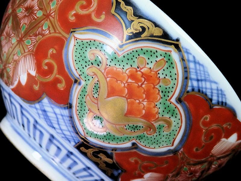 古伊万里　金襴手　七宝紋に菊花四方襷紋の図　大振蓋茶碗　A531AS-CJb