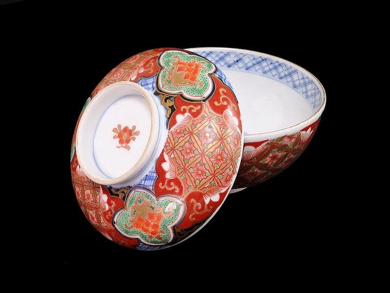 古伊万里　金襴手　七宝紋に菊花四方襷紋の図　大振蓋茶碗　A531AS-CJb