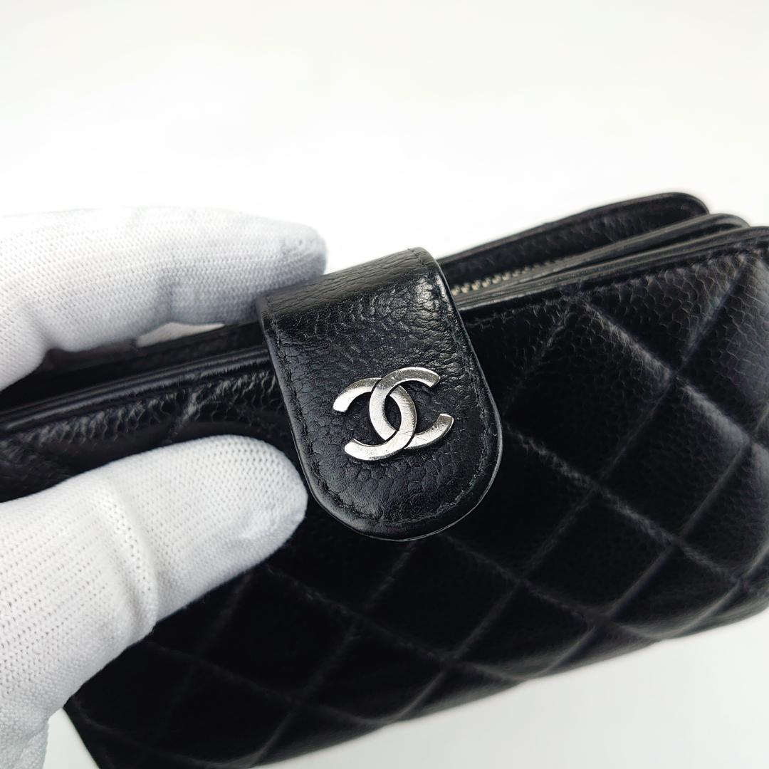 【美品】シャネル　マトラッセ　キャビアスキン　二つ折り財布　美品　1205