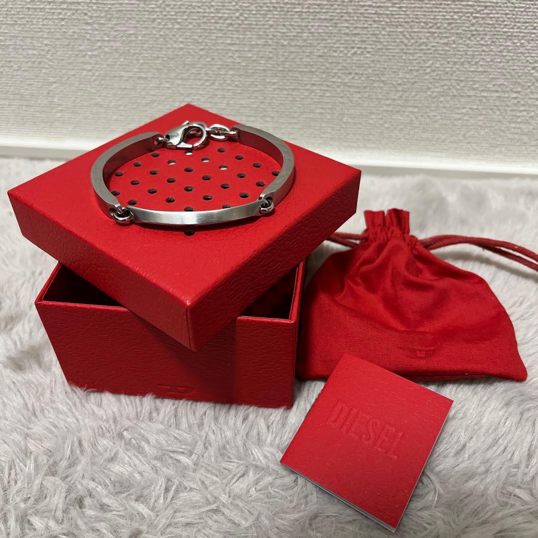 DIESEL ジュエリーブレスレット　シルバーバングル
