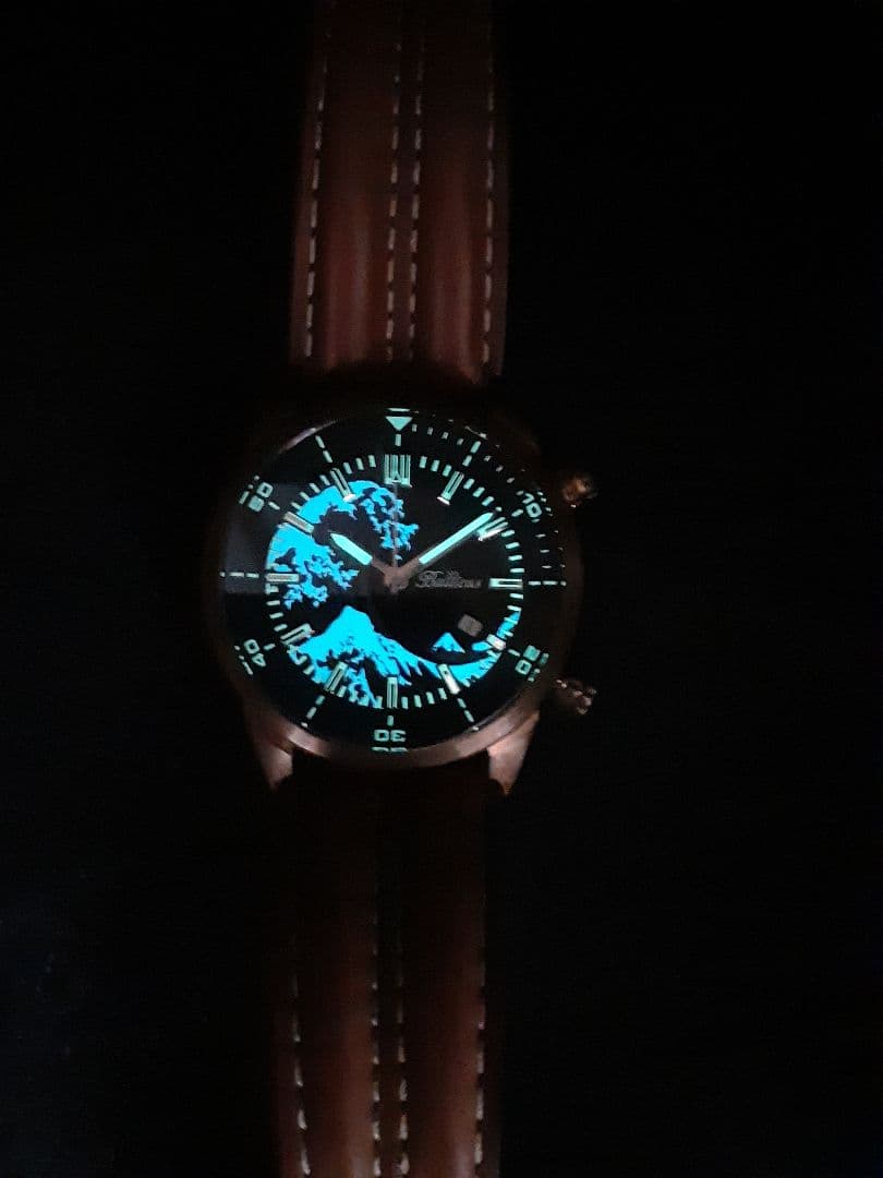 ブロンズ製ダイバー腕時計神奈川県沖ビッグウエーブ蓄光デザイン