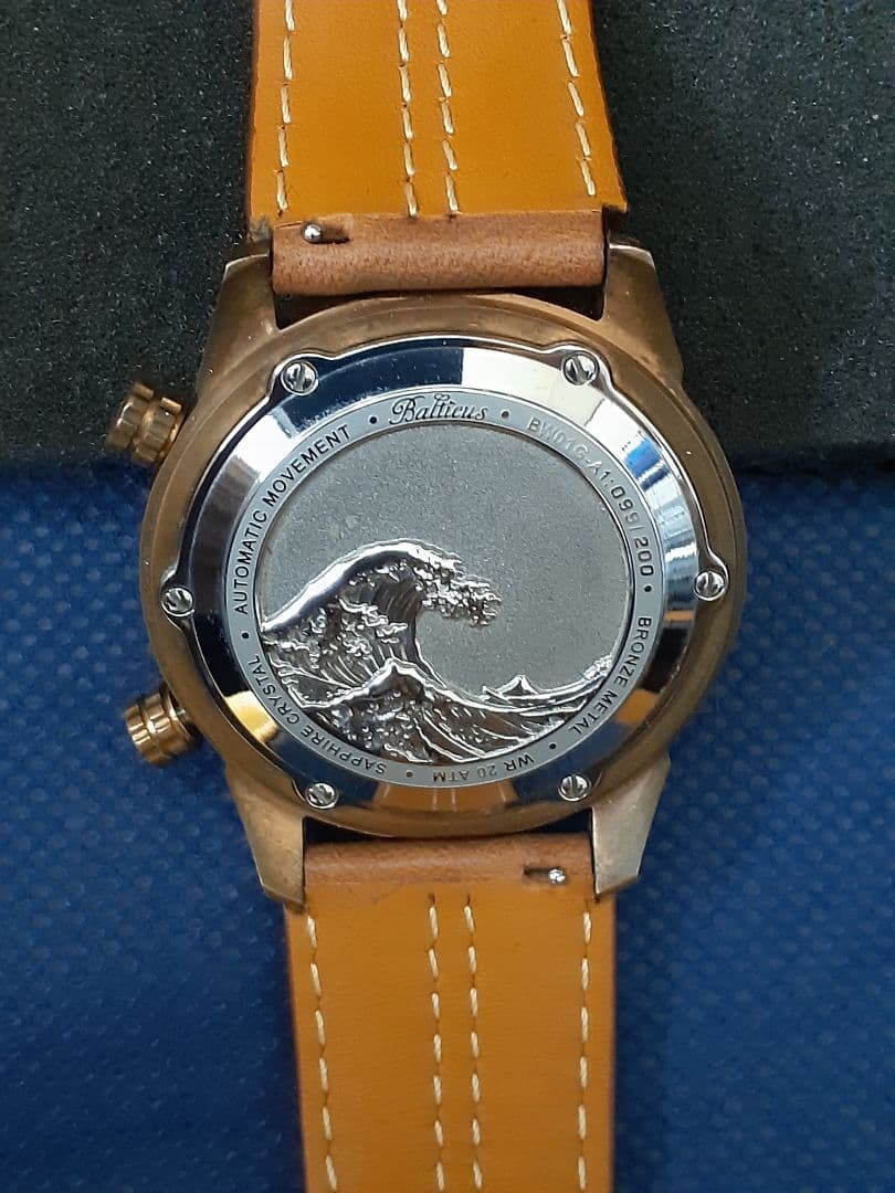 ブロンズ製ダイバー腕時計神奈川県沖ビッグウエーブ蓄光デザイン