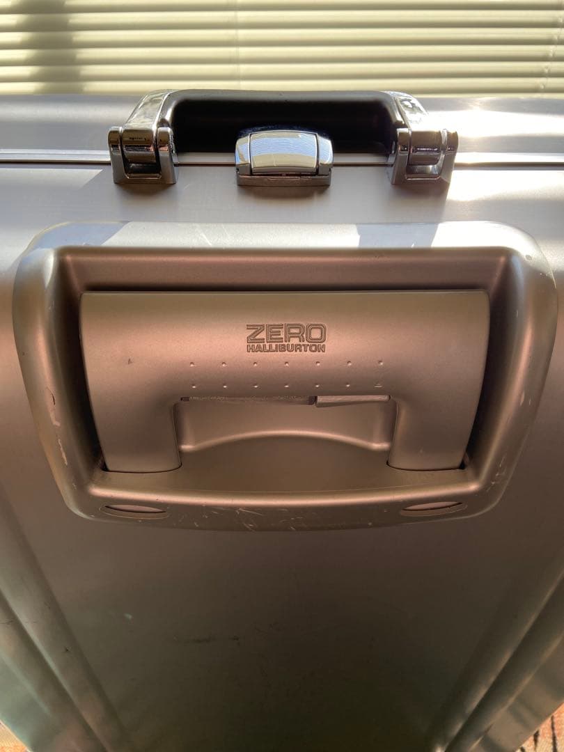 ゼロハリバートンスーツケース2輪