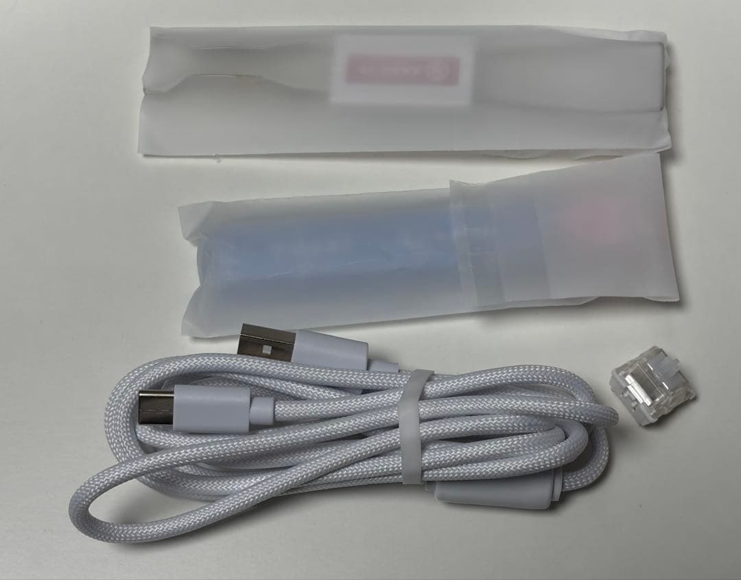 『結城さくな』 × AMICIS コラボゲーミングキーボード　ホログラムカード付