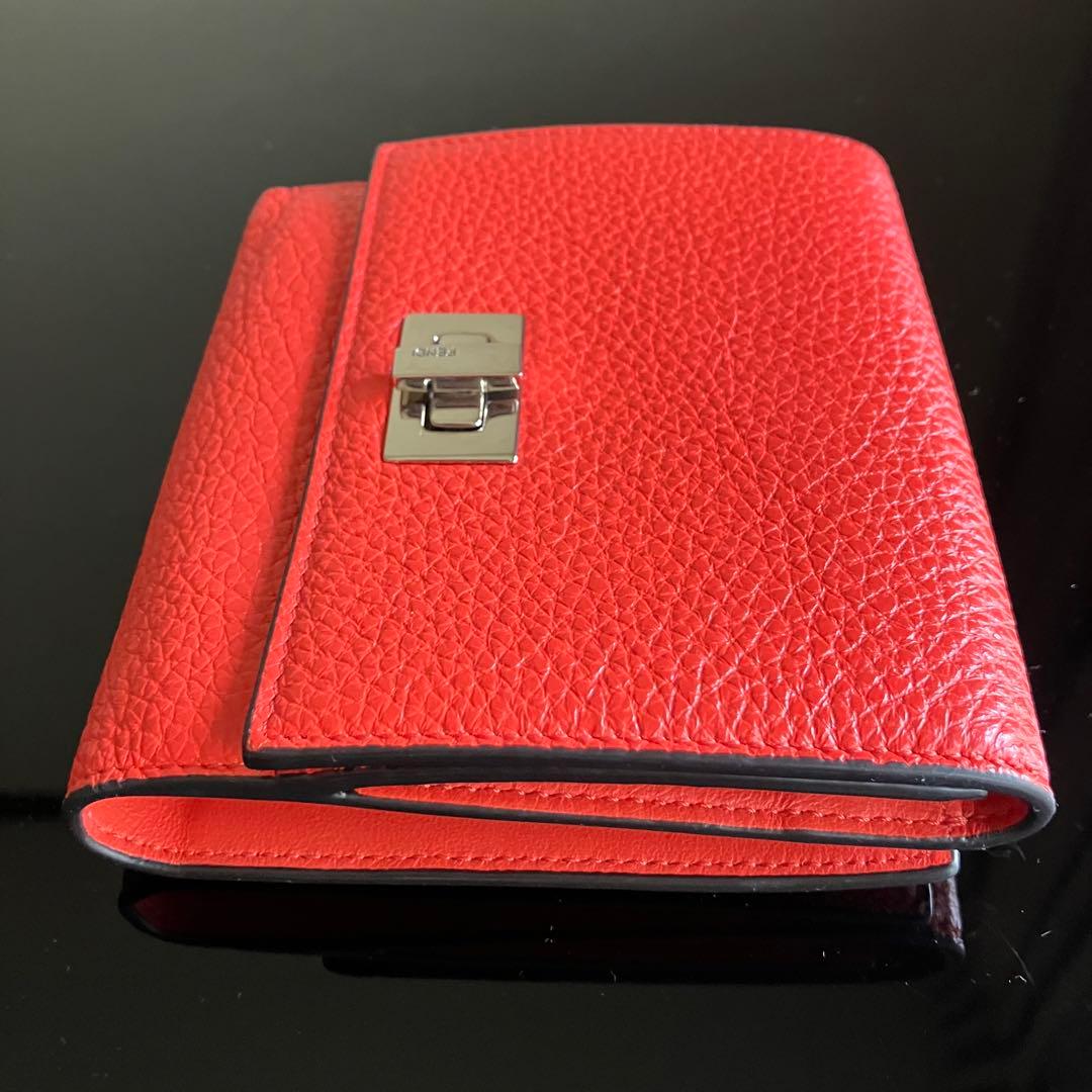 フェンディ　ピーカブー　FENDI JP PEEKABOO WALLET レッド