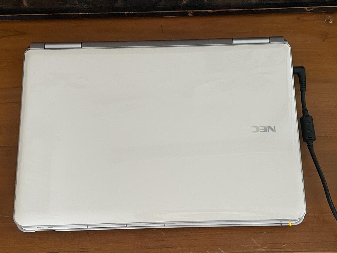 NEC LaVie PC-LL750F26W [クリスタルホワイト]