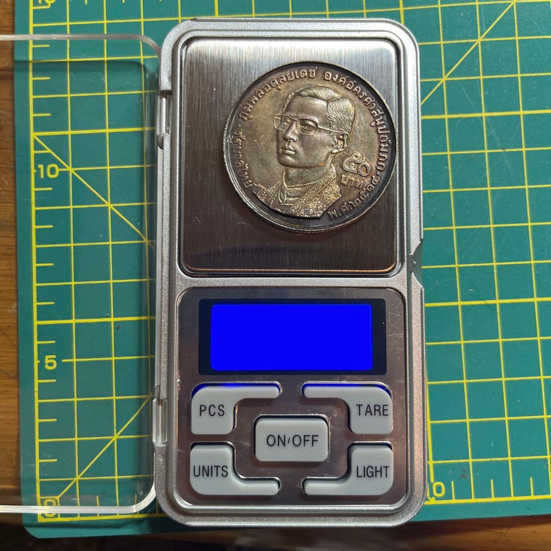 ケース入りの銀貨セット