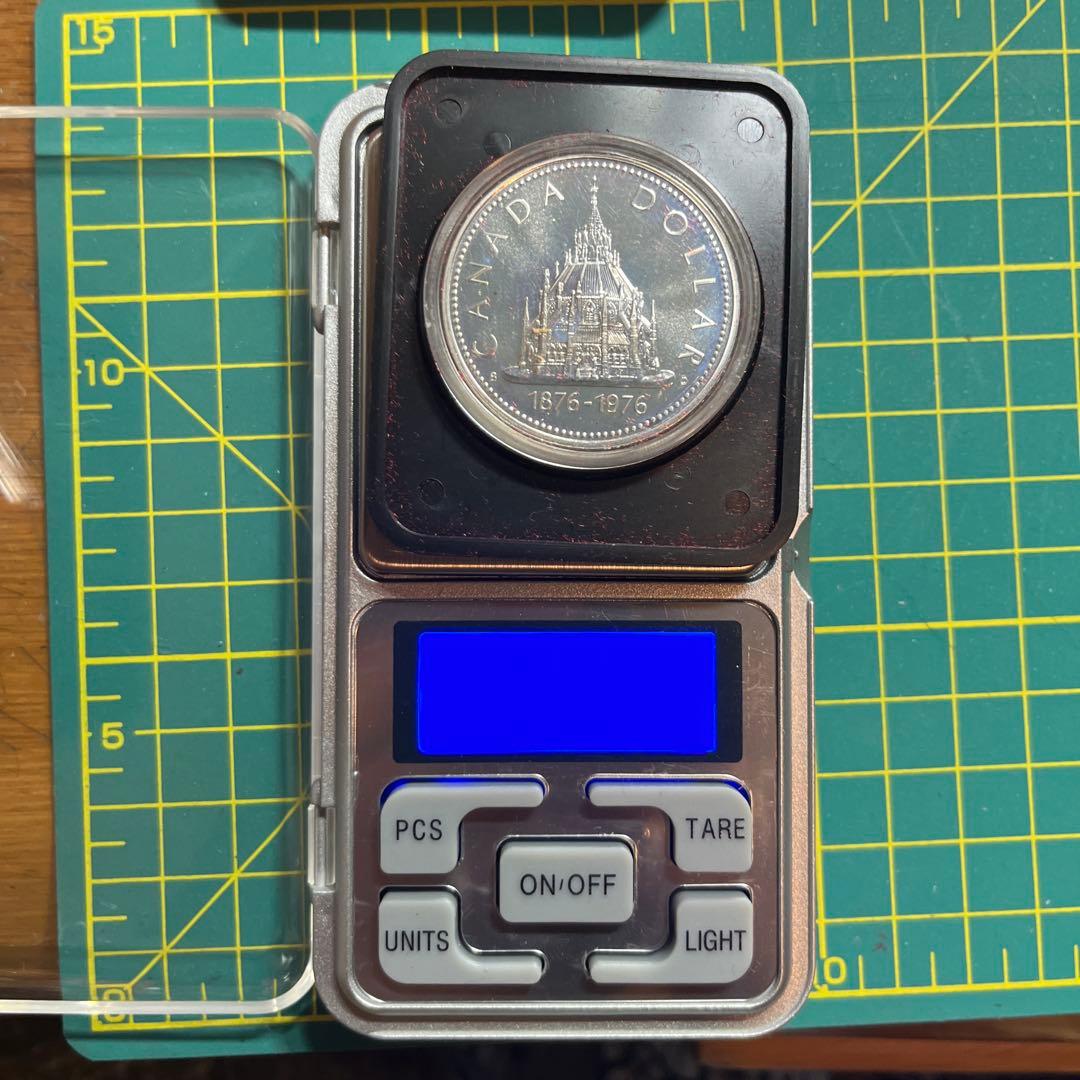 ケース入りの銀貨セット