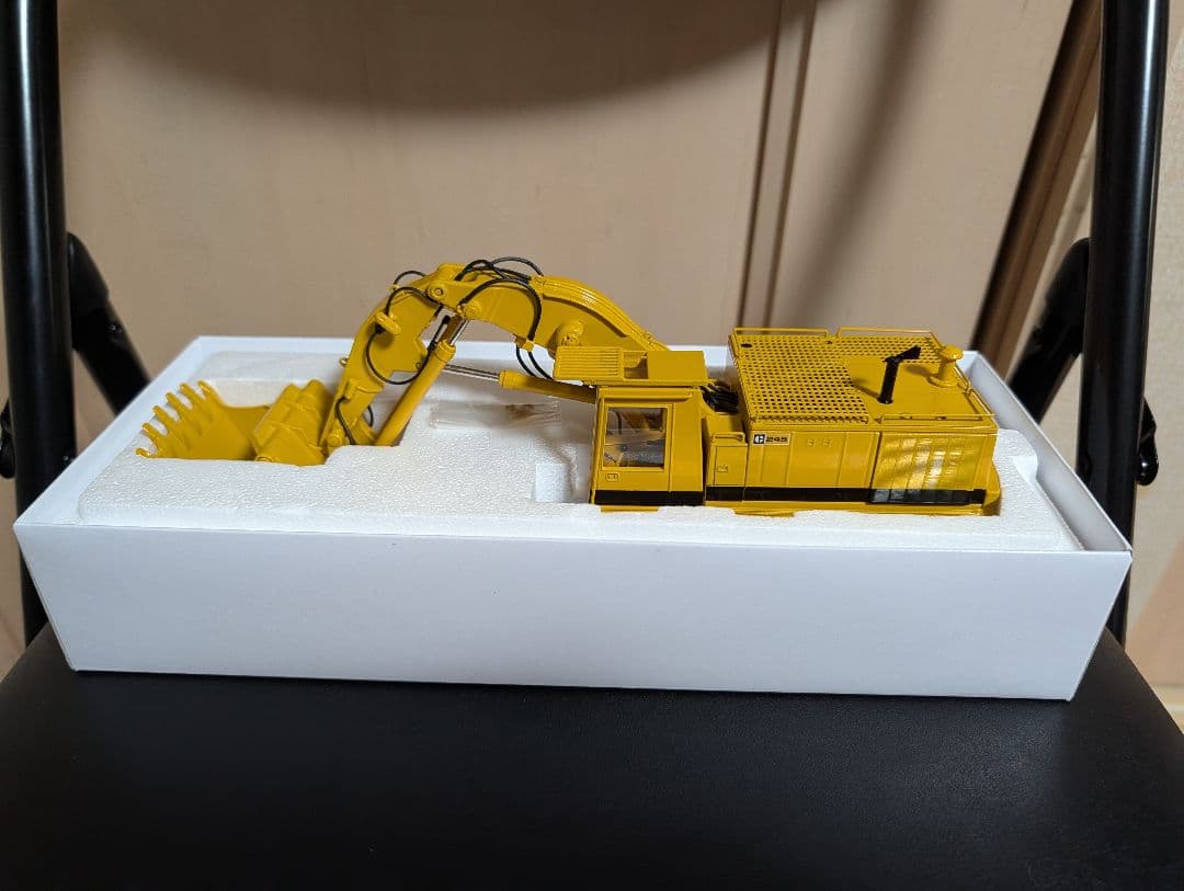 絶版品　CCM CAT 245 Front Shovel 1/50