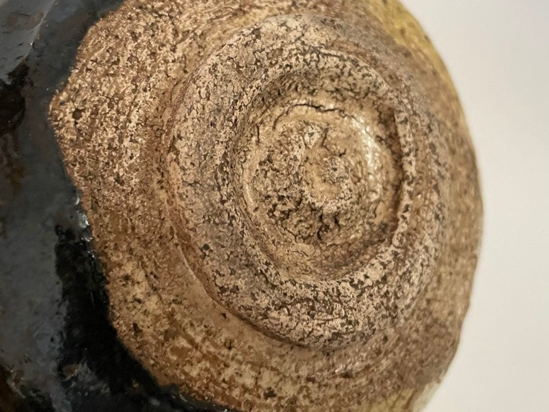 茶道具　陶芸家　九代　樂吉左衛門　樂了入　掛分黒楽茶碗　片身替　茶碗