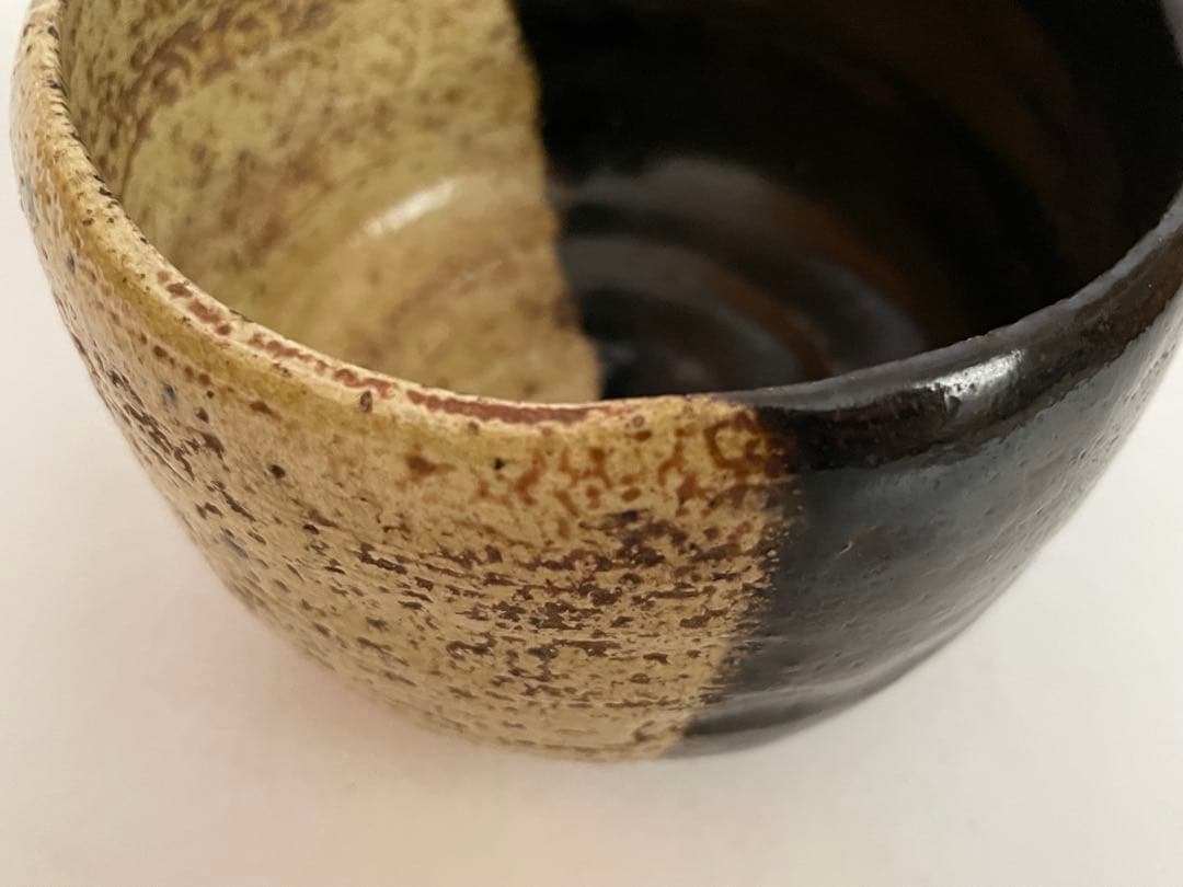 茶道具　陶芸家　九代　樂吉左衛門　樂了入　掛分黒楽茶碗　片身替　茶碗
