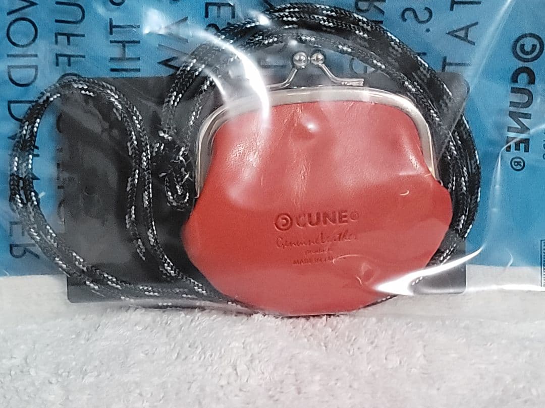 CUNE　レザー首かけがま口