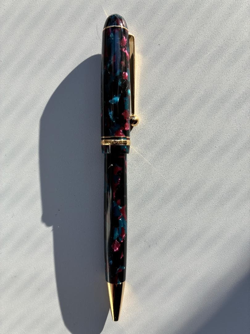 PILOT CUSTOM LE ボールペン　(本体色は赤青主体のモザイク)
