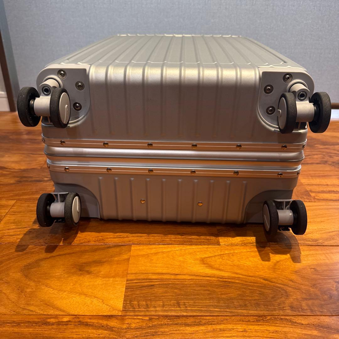 値下げしました　リベティ マットシルバーS 機内持ち込み可能 Libetee