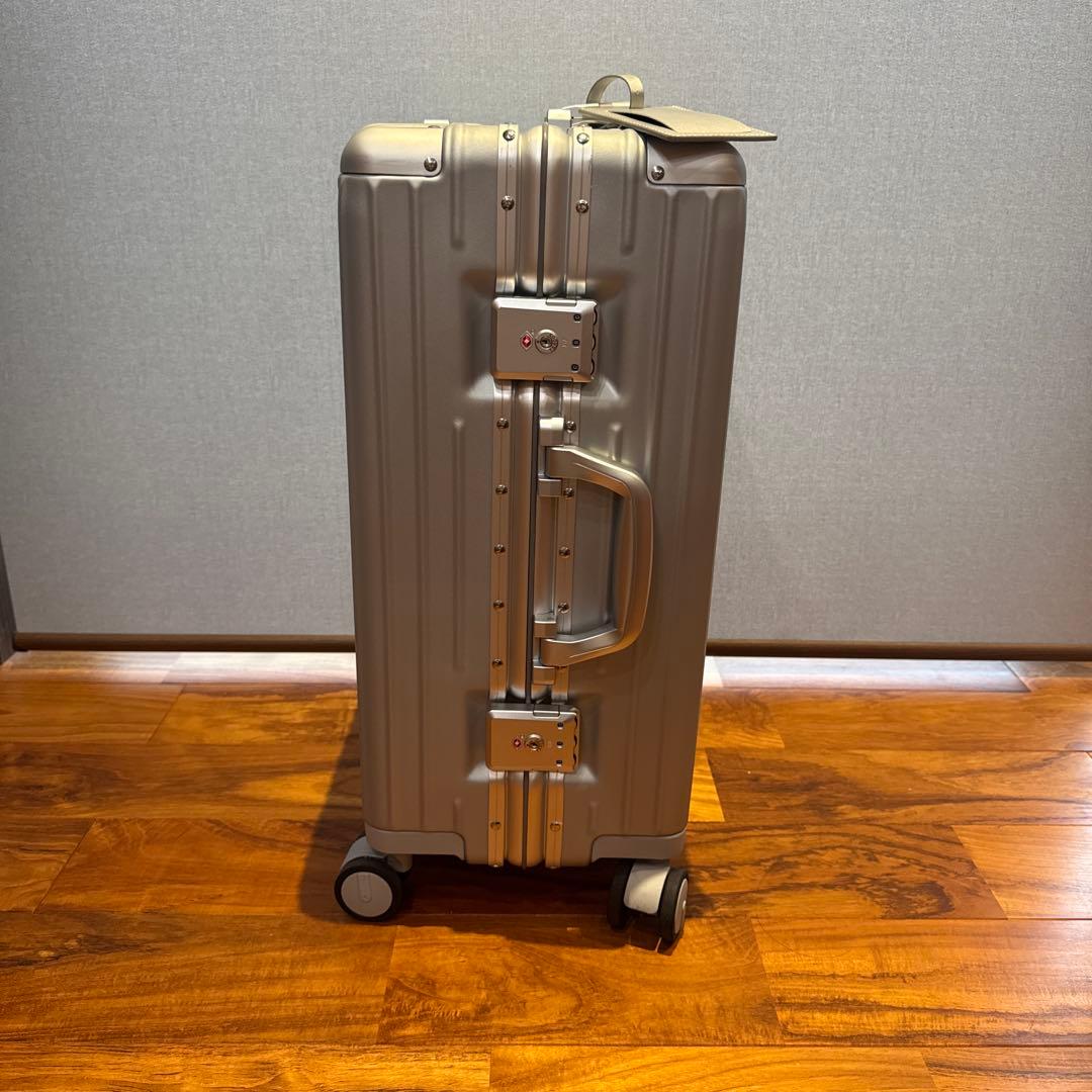 値下げしました　リベティ マットシルバーS 機内持ち込み可能 Libetee