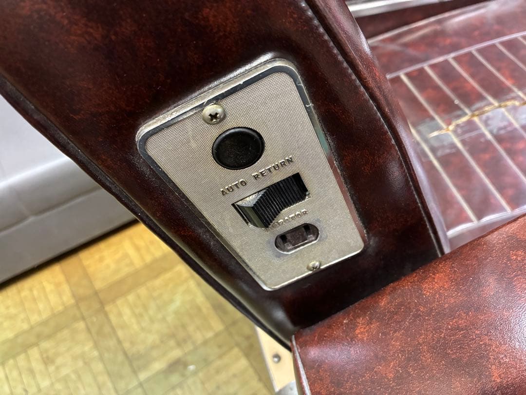 理容椅子　電動リクライニング理容椅子 ブラウン タカラ　８５９　中古