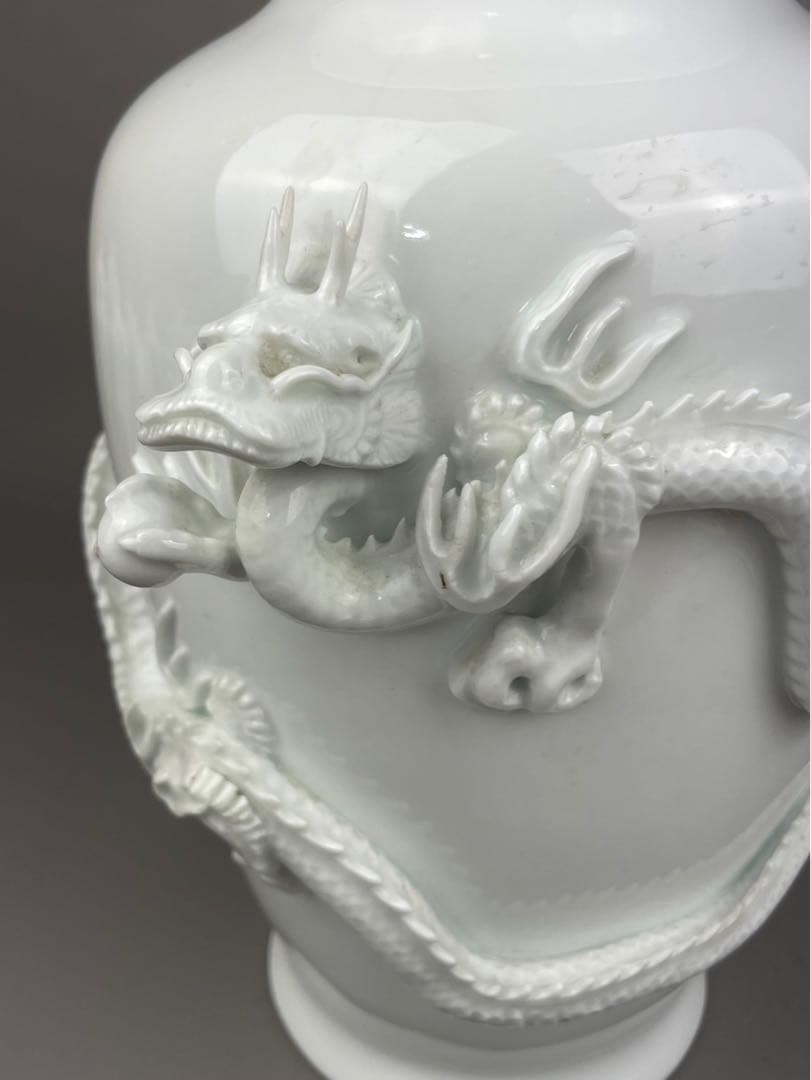極上細密龍彫り細工 花瓶 真作保証 平戸藩 三川内焼白磁 如意宝珠 白竜 縁起物