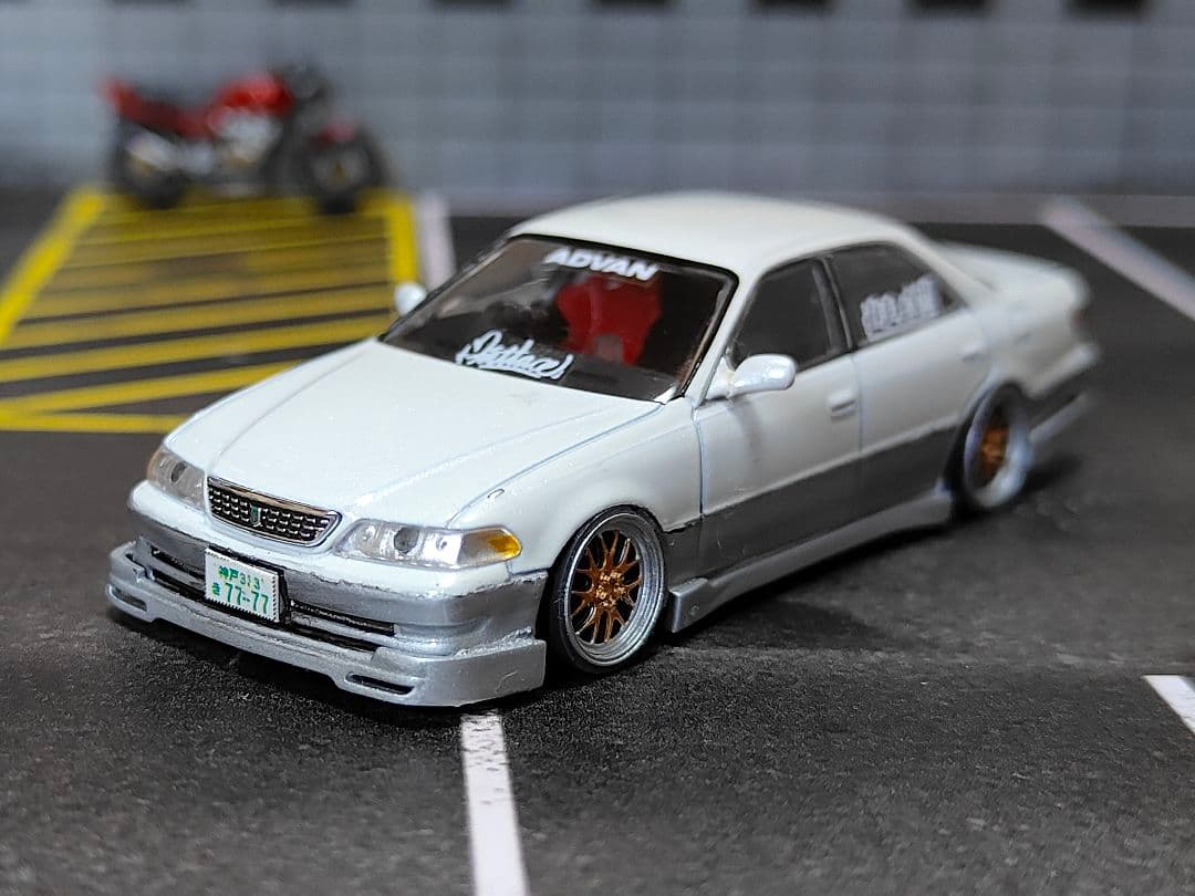 トミカ改造 トヨタ マークII 純正エアロ ツートン 白銀 深リムホットウィール