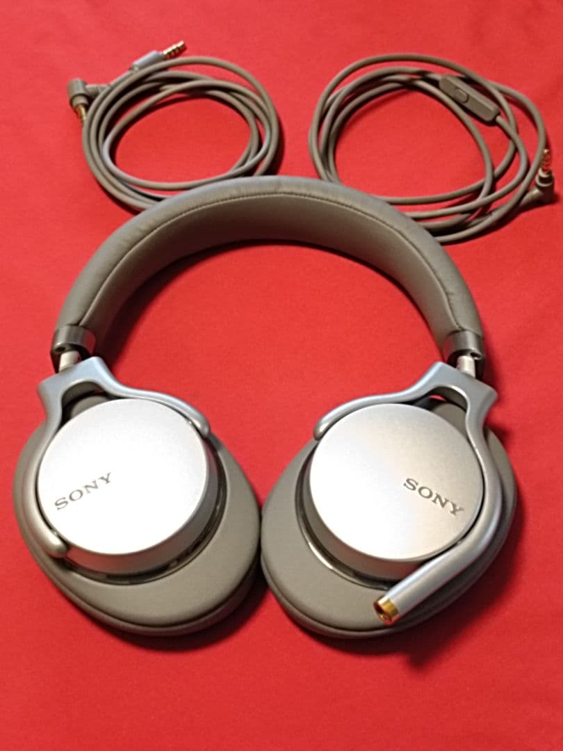 高音質　有線ヘッドホン／SONY MDR-1AM2　シルバー
