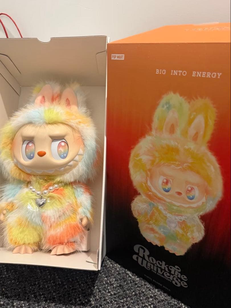 POP MART 限定ドール BIG INTO ENERGY