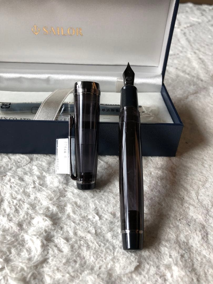 セーラー万年筆 プロフェッショナルギアブラックスケルトン21金　M中字　限定品