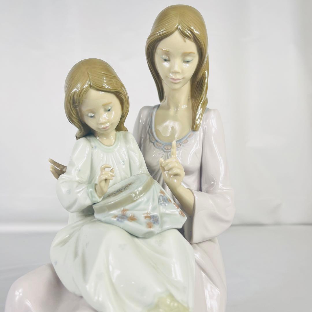 Lladro リヤドロ 陶器人形 刺繍のお手伝い 型番5767 西洋陶器