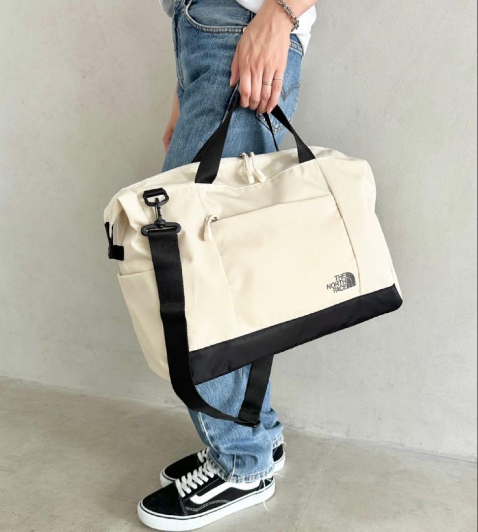 the North face 軽量ボストンバッグ トラベルバッグ ダッフルバッグ