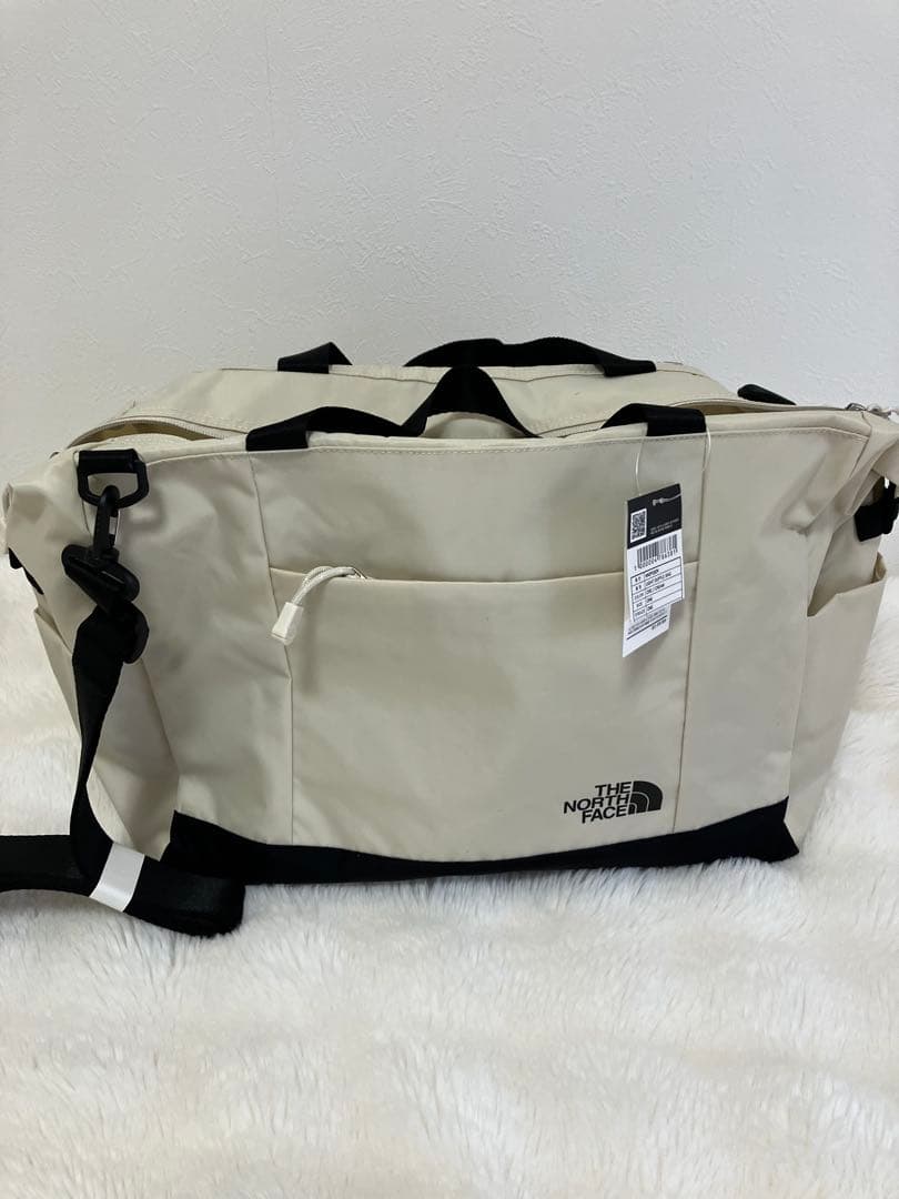 the North face 軽量ボストンバッグ トラベルバッグ ダッフルバッグ