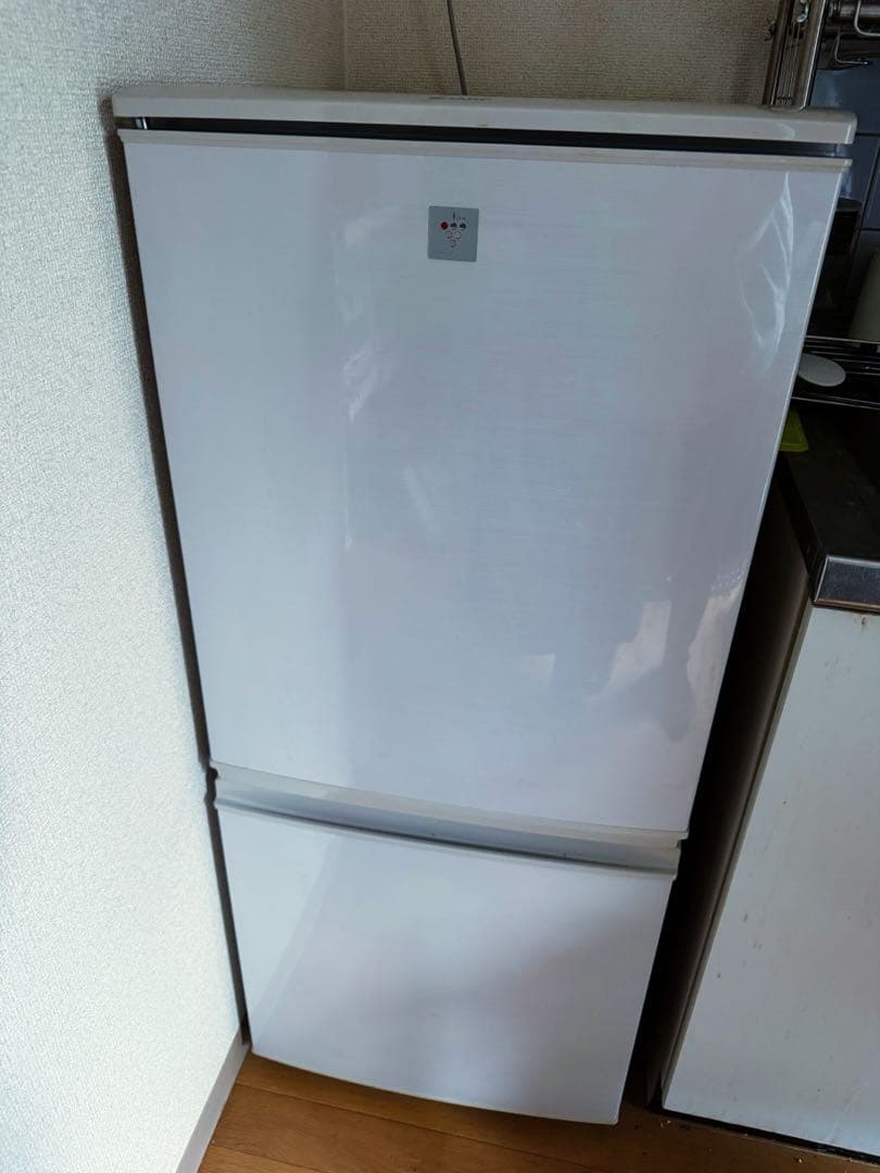 SHARP冷蔵庫　単身・2人用137L SJ-PD14B-C