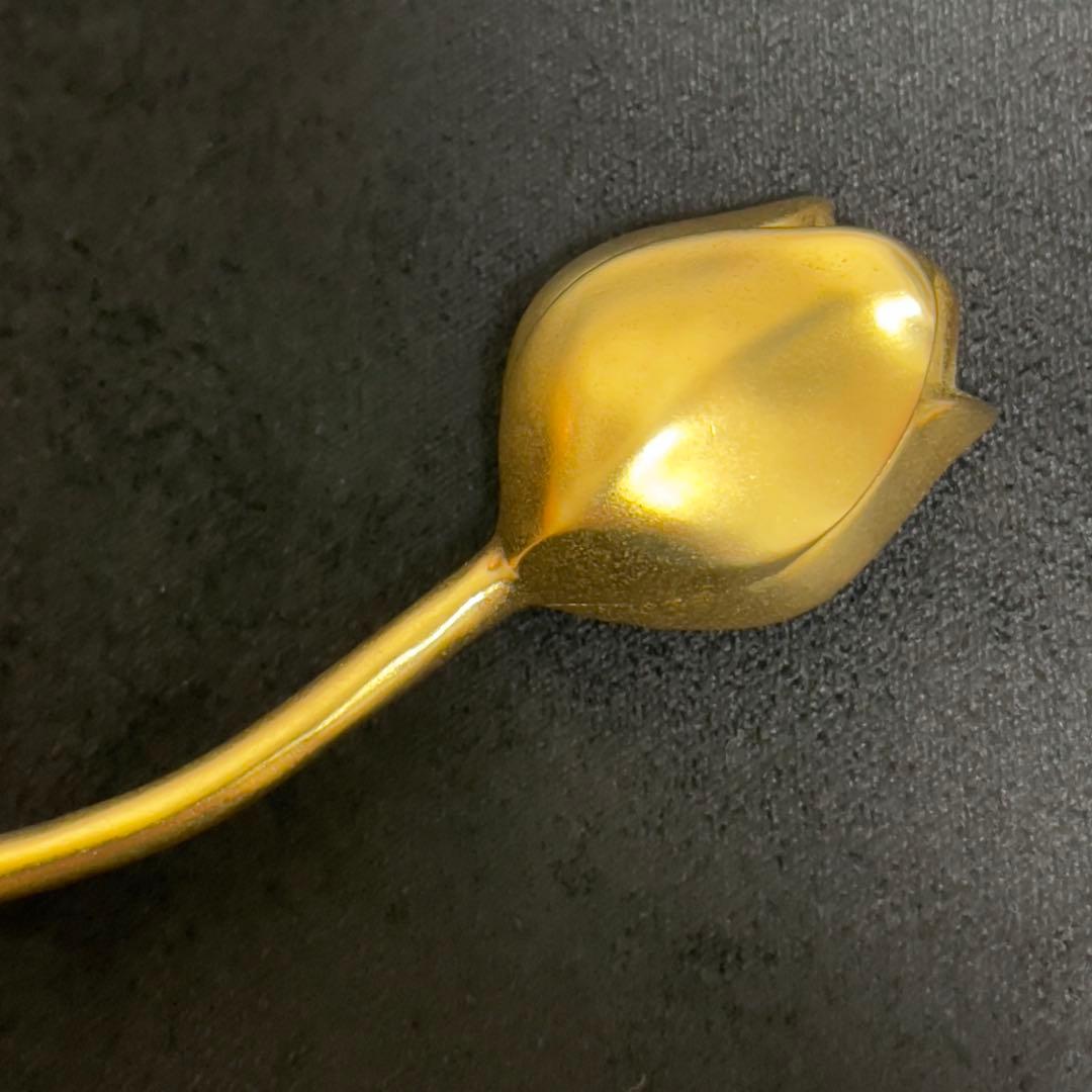 カールラガーフェルド　ヴィンテージブローチ　ゴールドカラー　フラワーモチーフ