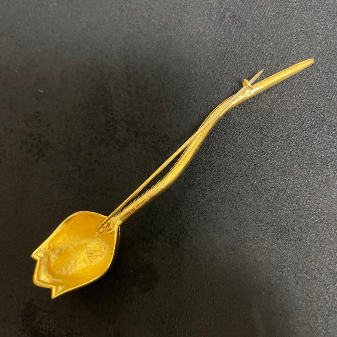 カールラガーフェルド　ヴィンテージブローチ　ゴールドカラー　フラワーモチーフ