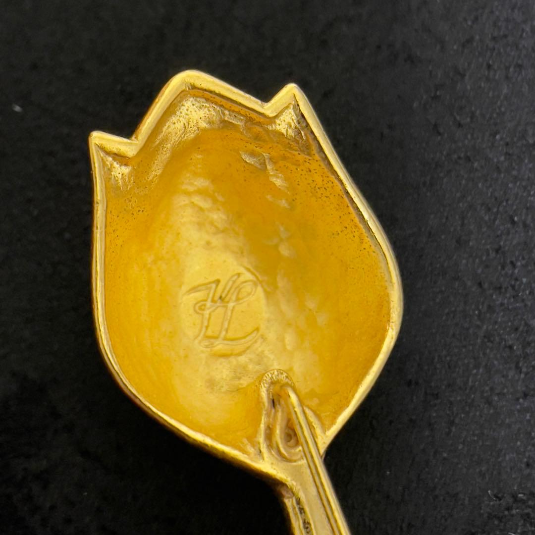 カールラガーフェルド　ヴィンテージブローチ　ゴールドカラー　フラワーモチーフ