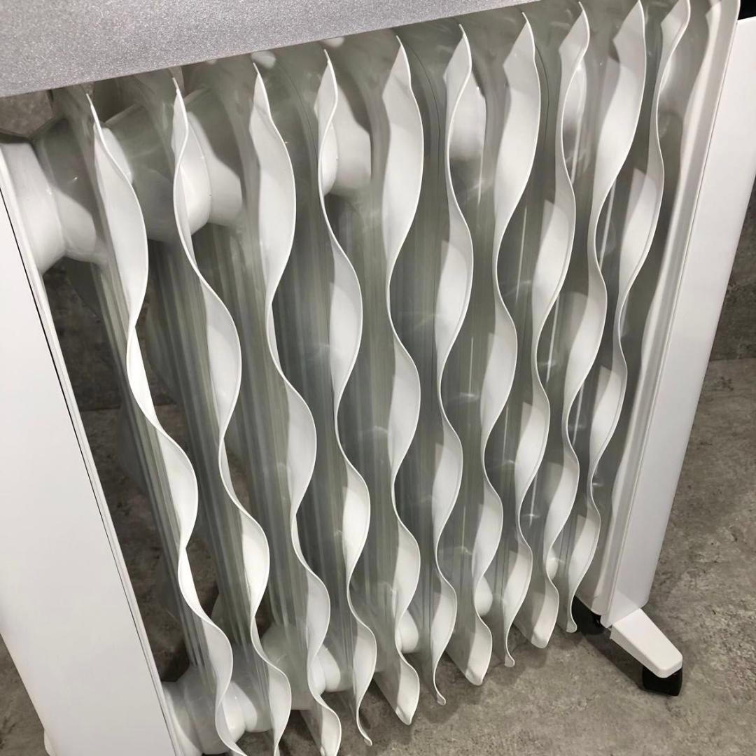 超美品 タオルハンガー付 アイリスオーヤマ オイルヒーター IWHH-1212D