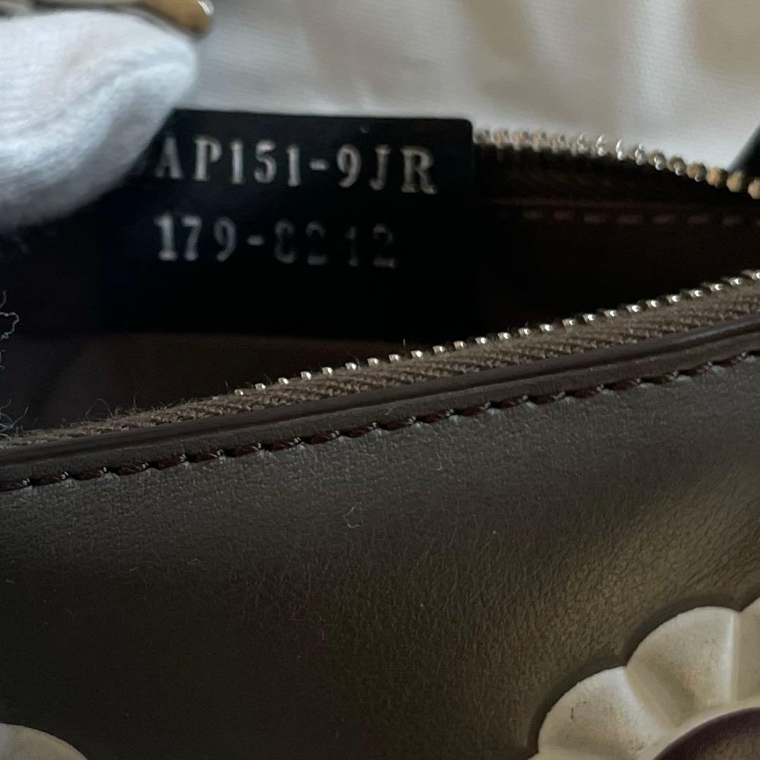 FENDI スタッズ付きケースカードケースモンスター