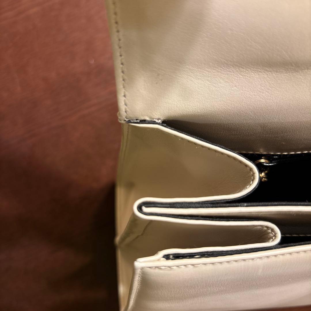 フェラガモ ガンチーニ トップハンドル 白　ショルダー付属