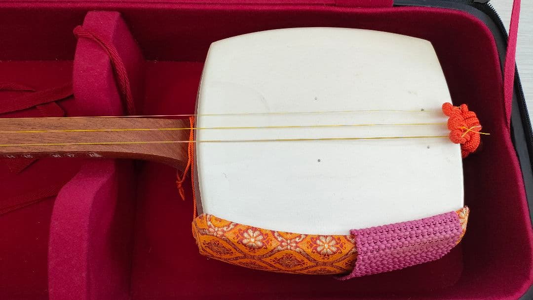 皮裂け気味の小さい傷あり　細棹三味線セット