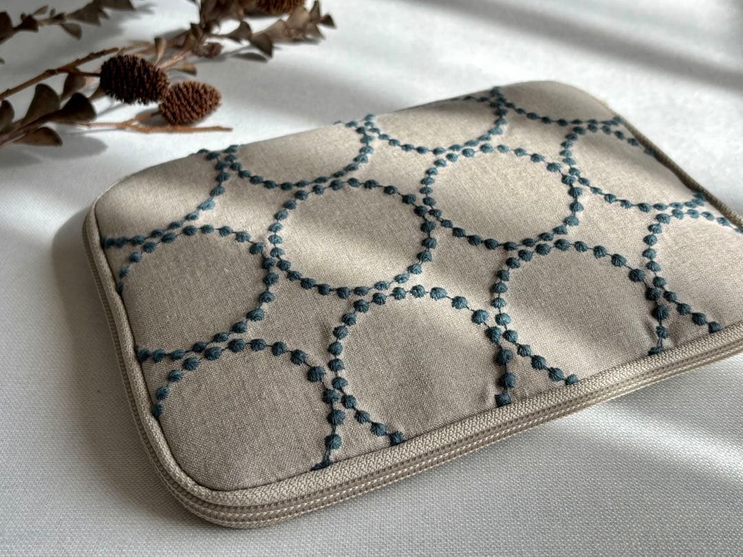 再販❗️【マルチケース】ミナペルホネン タンバリン ベージュ〜母子手帳などの収納に