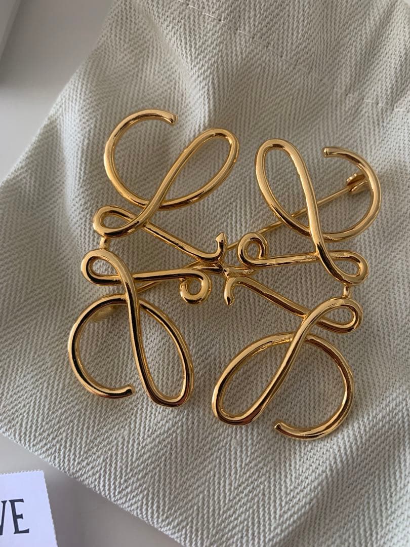 LOEWE ロエベ ブローチ アクセサリー