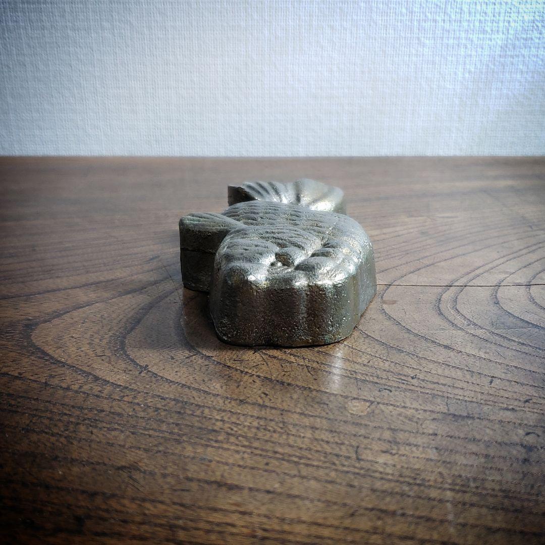 金魚　置物　らんちゅう　ペーパーウェイト　取っ手　オブジェ　インテリア