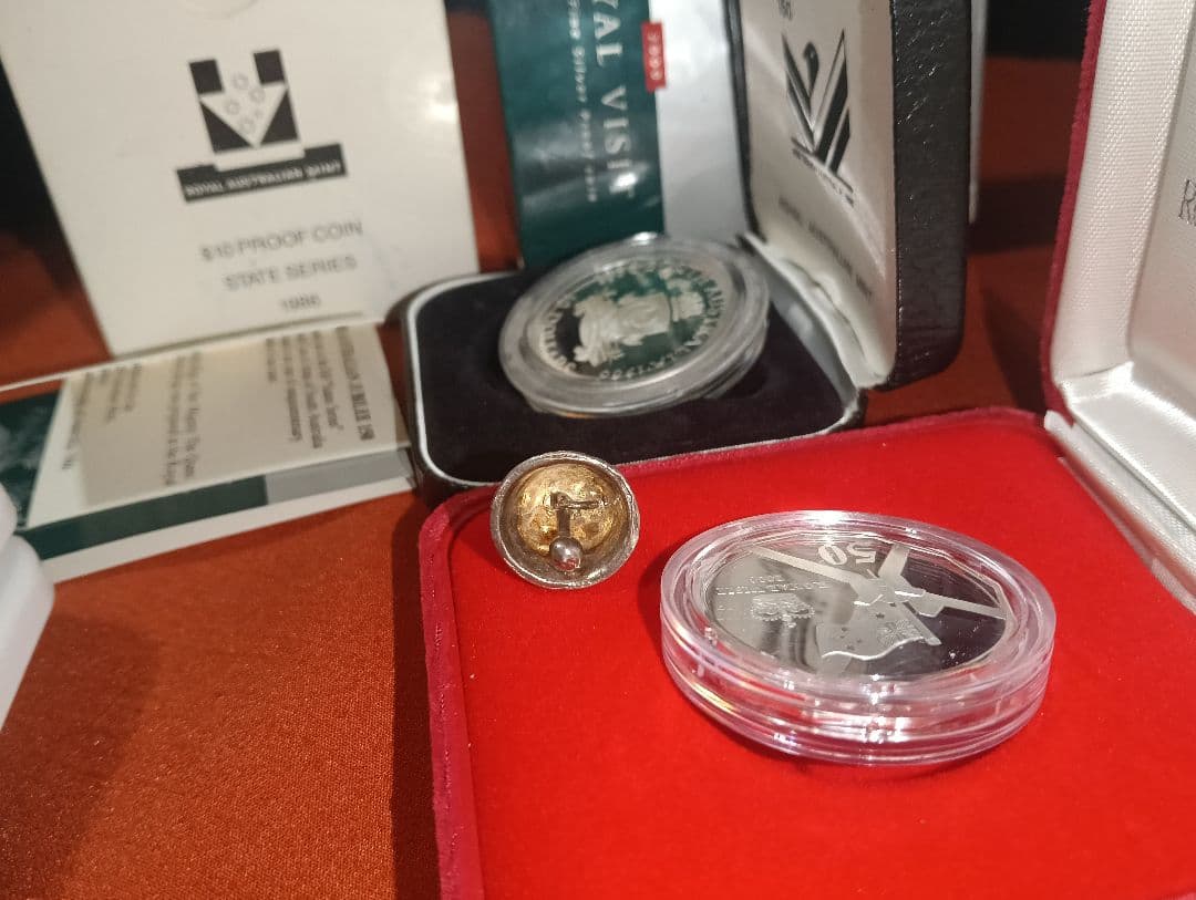 k*i様 希少 オーストラリア記念銀貨2種＆純銀製ビンテージ ベル型チャーム