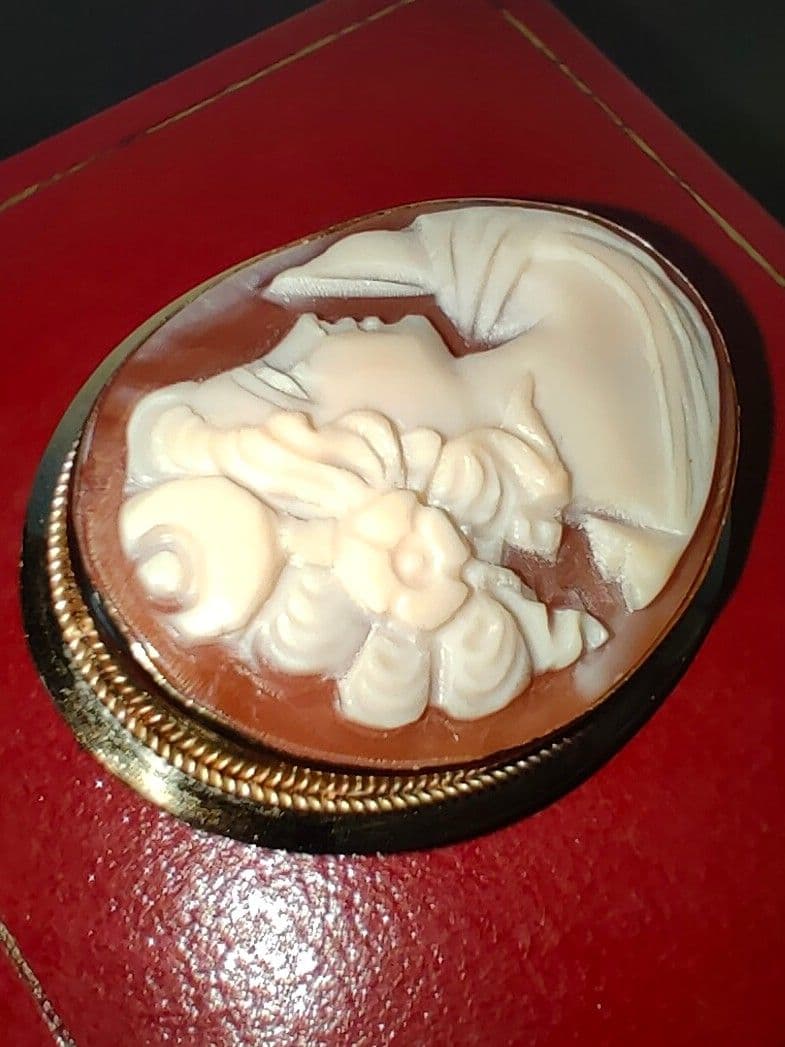 イタリア　ナポリ　18K　シェルカメオ ペンダントトップ/ブローチ