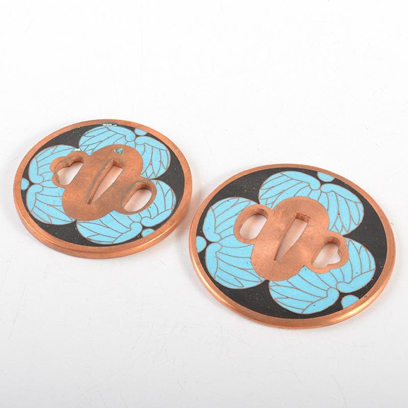 武具　刀装具　銅地　七宝三葉葵紋鍔　一對　桐箱付　C　R7357