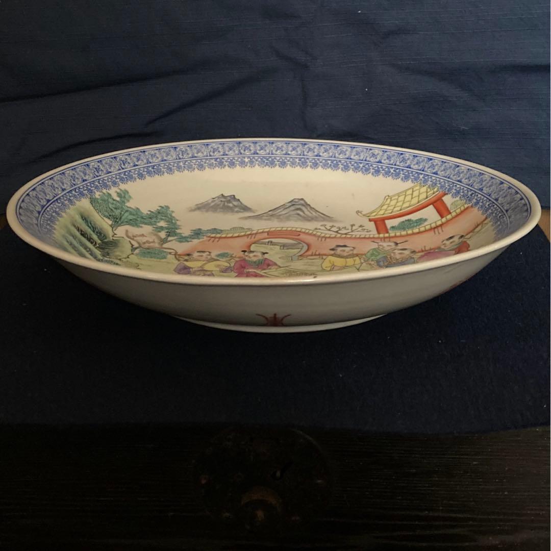 乾隆年製　粉彩唐子文大皿