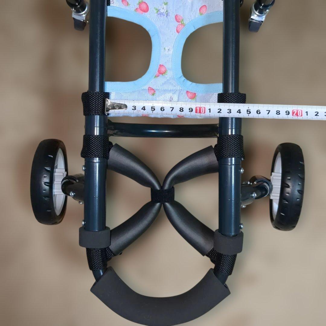 ワンちゃん4輪　リハビリ　食事補助　犬用車椅子　シニア犬補助　犬の歩行器