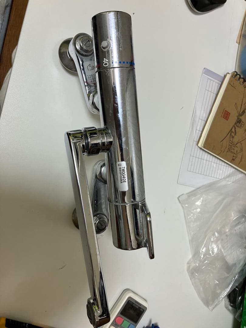 TOTO製の 壁付けサーモスタット混合水栓（シャワー付き）