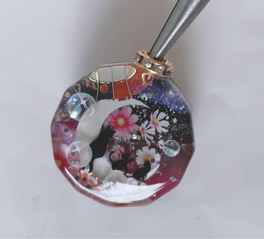 すず☆らん/レジン/三日月の親子猫　秋桜　蓄光　オルゴナイトキーホルダー