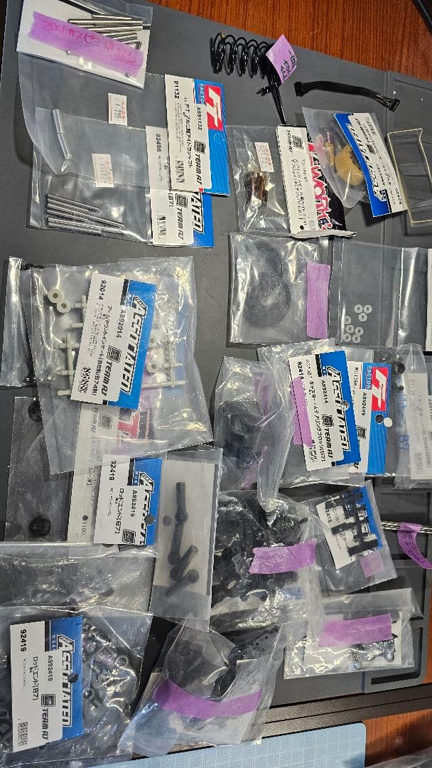 ASSOCIATED RC10 B7を2台(フルオプション)と大量スペアパーツ付